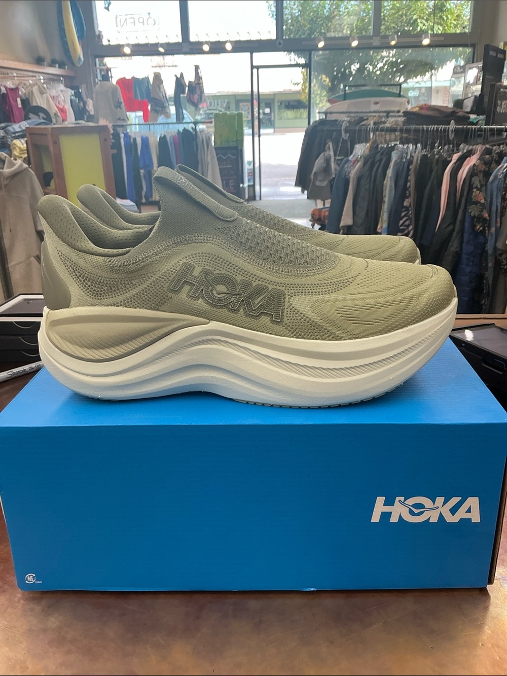 Hoka M Skyward Laceless 11.5D (Grassland / Wild)